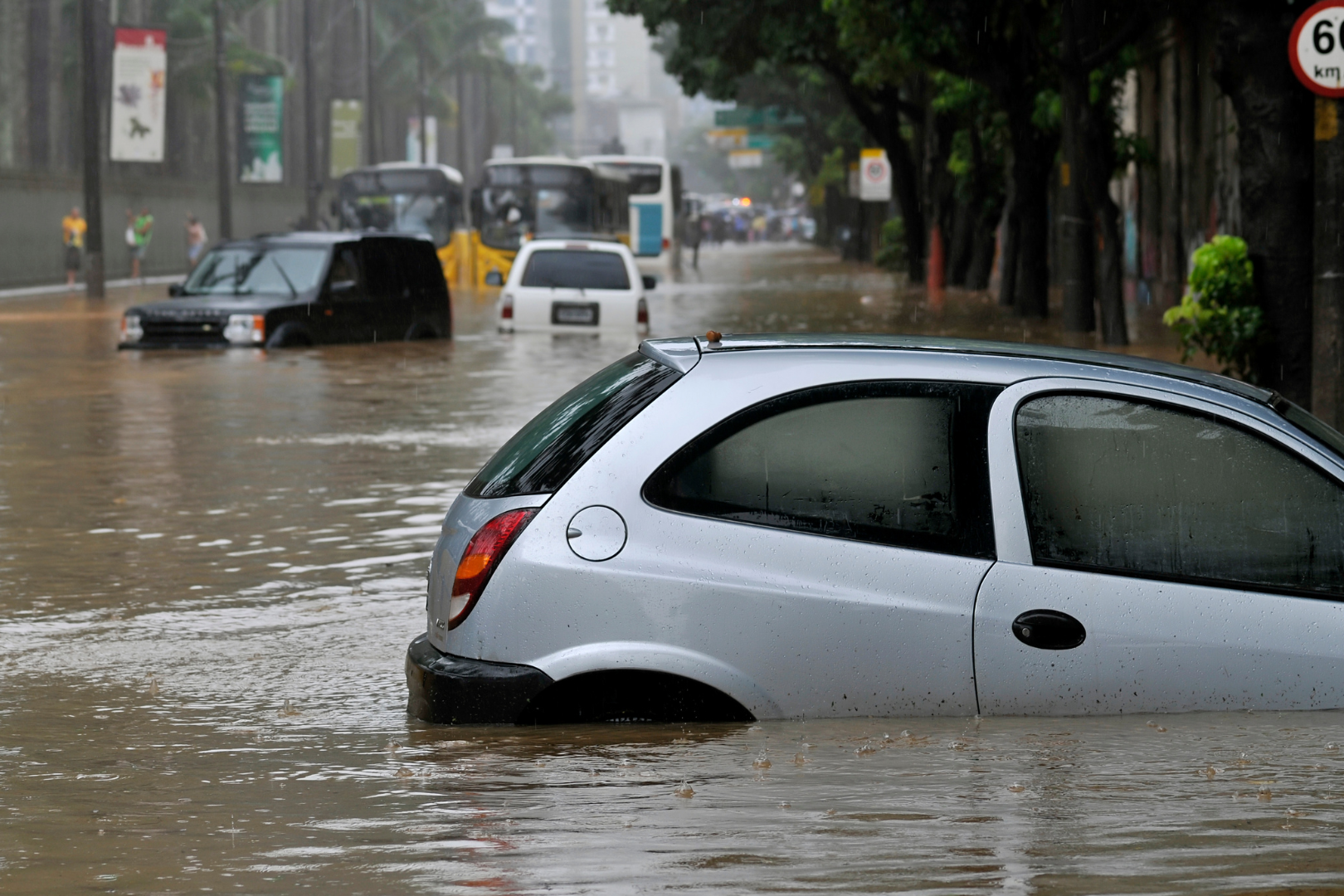 carro na enchente