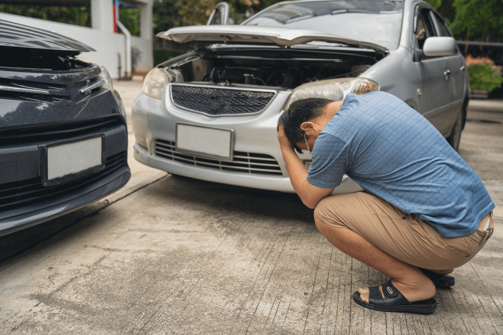 Colisão ao sair da garagem